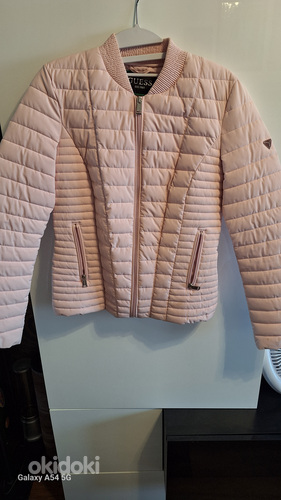Продам куртку осенную GUESS