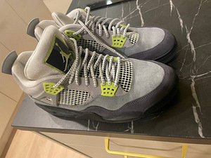 Air Jordan 4 Retro SE Mid Neon 95 size 44 (1 foto / 5)