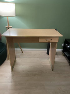 Kirjatuslaud / desk hele tamm (1 foto / 4)