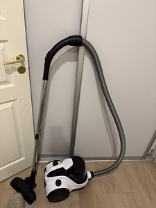 Пылесос Electrolux JL-C3802C (1 фото из 4)