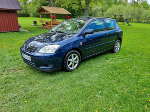 Toyota Corolla D-4D 2003 (2 foto / 14)