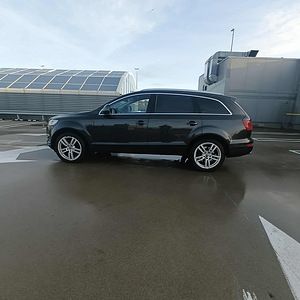 Audi Q7 4.2tdi (3 фото из 10)