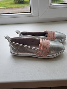 Туфли новые с.33 (2 фото из 2)