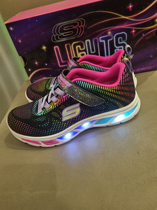 Skechers vilkuvad tossud s.34 (2 foto / 4)