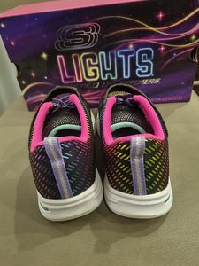 Skechers vilkuvad tossud s.34 (3 foto / 4)