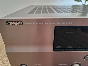 YAMAHA RX-V765 (2 foto / 3)