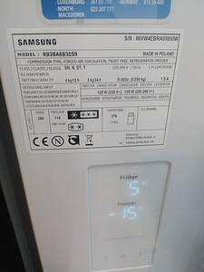 Холодильник Samsung (6 фото из 6)