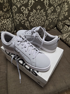 Кроссовки Adidas (3 фото из 4)