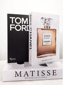 Chanel (1 foto / 2)