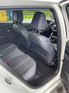 Peugeot 2008 1.2 (2020 г.) (8 фото из 9)