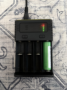 Nitecore laadija (6 foto / 7)