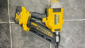 DeWalt 18V XR Concrete Nailer XR Li-Ion (3 foto / 5)