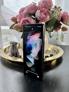 Samsung Galaxy Fold 3 256GB (1 foto / 4)