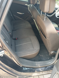 Opel Astra 2011 (6 foto / 12)