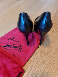 Christian Louboutini kingad 37 suurusega mustad (4 foto / 4)
