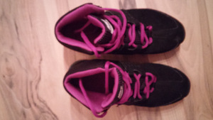 Nike кроссовки р. 36 (2 фото из 3)