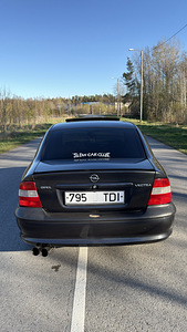 Opel Vectra (6 фото из 11)
