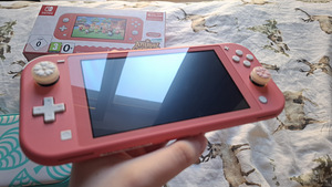 Nintendo Switch Lite + ümbris + karp, ideaalne seisukord (2 foto / 6)