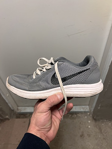 Кроссовки Puma,Nike (1 фото из 3)