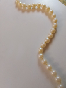 Valkoiset vintage helmet hopean värinen solki (1 valokuva sivusta 5)