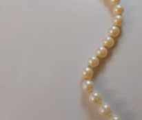 Valkoiset vintage helmet hopean värinen solki