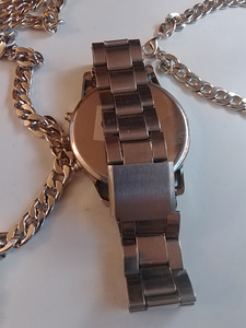 Miesten rannekello ja kaulakoru ja rannekoru (4 valokuva sivusta 4)