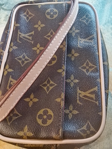 Louis Vuitton nahka laukku (1 valokuva sivusta 8)