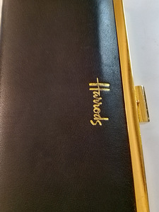 Musta Harrrods lompakko Lontoon kauppakeskus (2 valokuva sivusta 5)