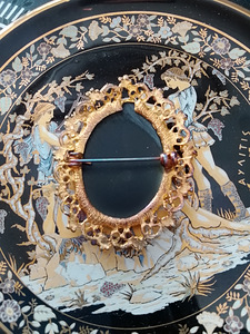 MESSINKI PITSI CAMEE PUKUKORU (2 valokuva sivusta 2)