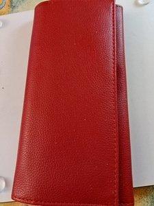 LVYR punainen lompakko (1 valokuva sivusta 7)