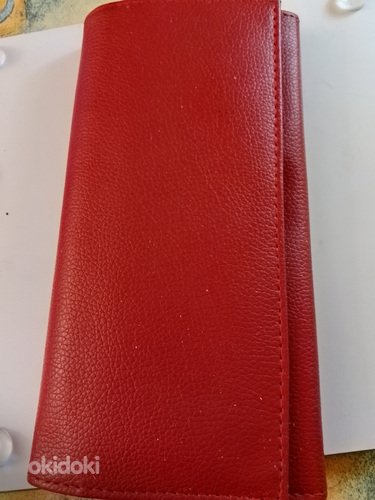 LVYR punainen lompakko