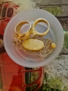 PRONSSI PITSI KORURASIA KULTA HOPEA AMULETTI JA KAKS SORMUST (2 valokuva sivusta 2)