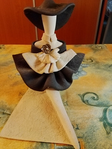 Avantgarde nainen patsas (3 valokuva sivusta 4)