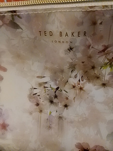 TED BAKER MEIKKI LAUKKU ISO KUKKA KUVIOINEN MUOVIA (1 valokuva sivusta 3)