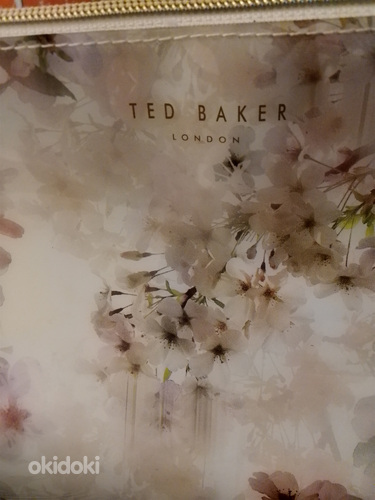 TED BAKER MEIKKI LAUKKU ISO KUKKA KUVIOINEN MUOVIA
