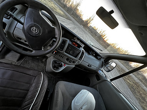 Opel Vivaro 2.5 tdci (8 foto / 14)