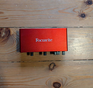Focusrite Scarlett 2i2 3rd Gen (4 foto / 4)