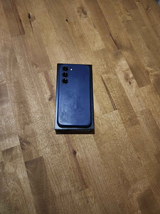 Samsung S23 128 GB белый (2 фото из 2)