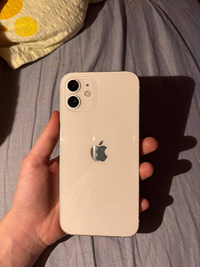 iPhone 12 (1 foto / 1)
