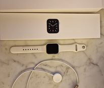 Apple Watch SE. мало б/у. как новые