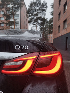 INFINITI Q70 (3 foto / 12)