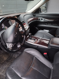 INFINITI Q70 (12 foto / 12)