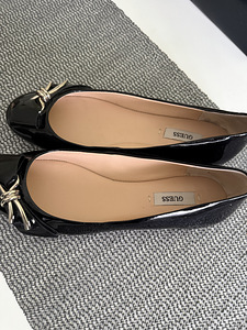 Балетки Guess (3 фото из 4)