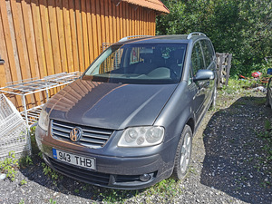Volkswagen Touran varuosadeks (1 foto / 7)