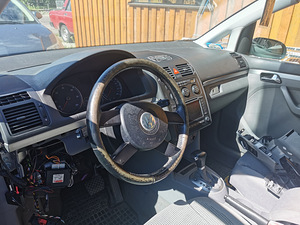 Volkswagen Touran varuosadeks (7 foto / 7)