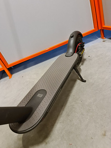 Elektriline tõukeratas Xiaomi Mi Electric Scooter M365 (5 foto / 10)