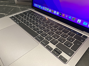 Macbook Pro M2 13.3 8GB 256 GB (2 foto / 3)