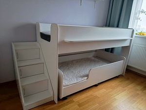 Kahekorruseline lastevoodi + trepp sahtlitega (1 foto / 4)