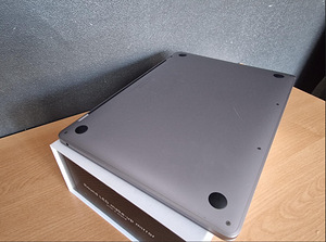 Macbook pro 13" (2016) (3 foto / 3)