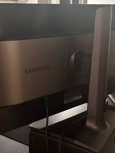 28'' Samsung 4K UHD (3 фото из 3)